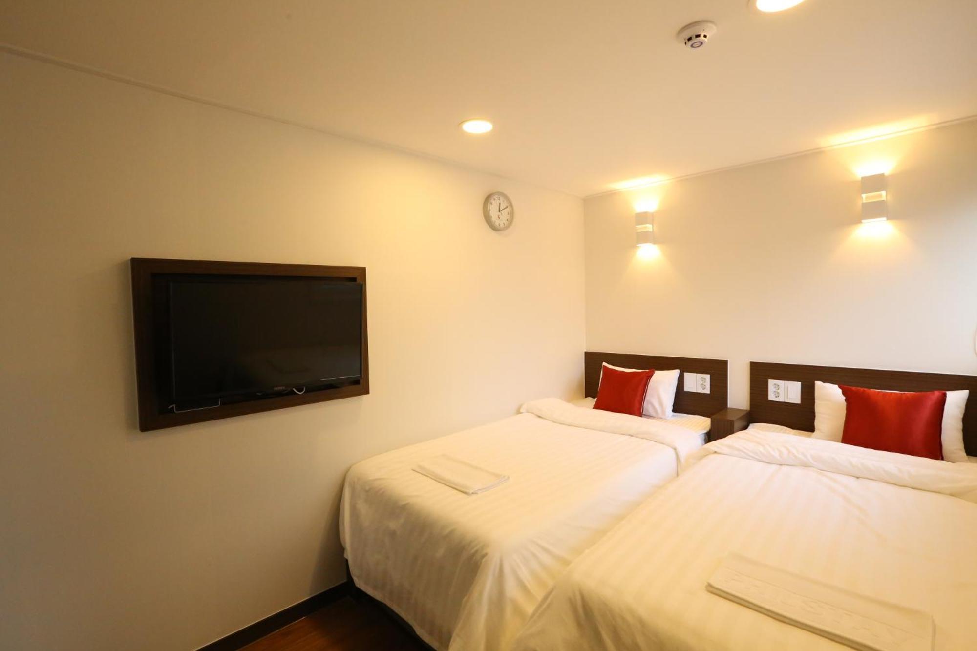 Tripstay Myeongdong Seoul Room photo